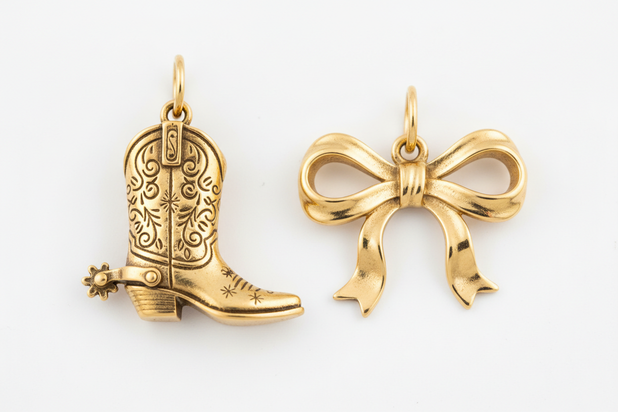 charms für Halsketten , einmal ein Cowboy Stiefel und einem eine schleife in Gold 